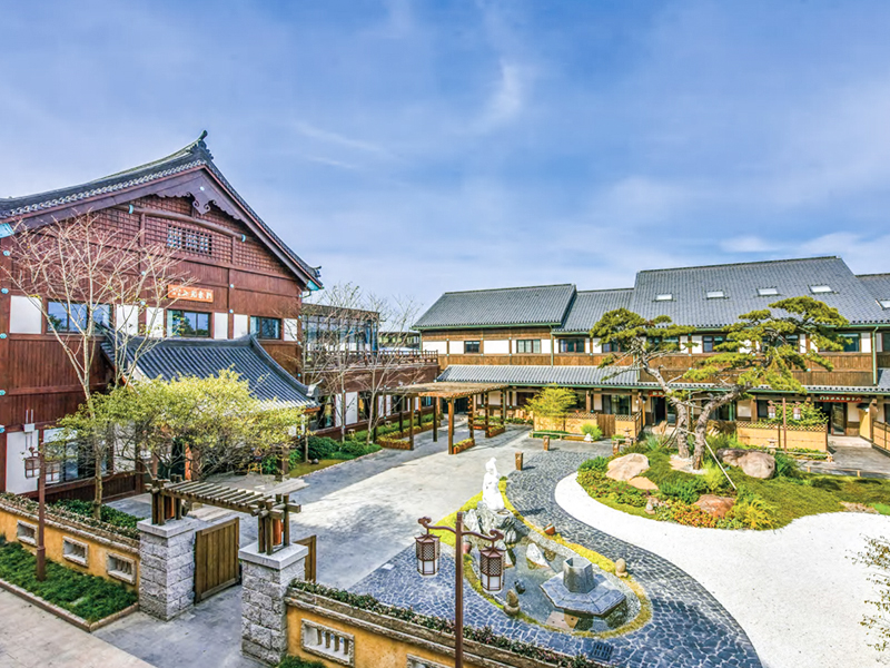 Gästehäuser mit Holzkonstruktion in der Nähe des Slender West Lake in Yangzhou