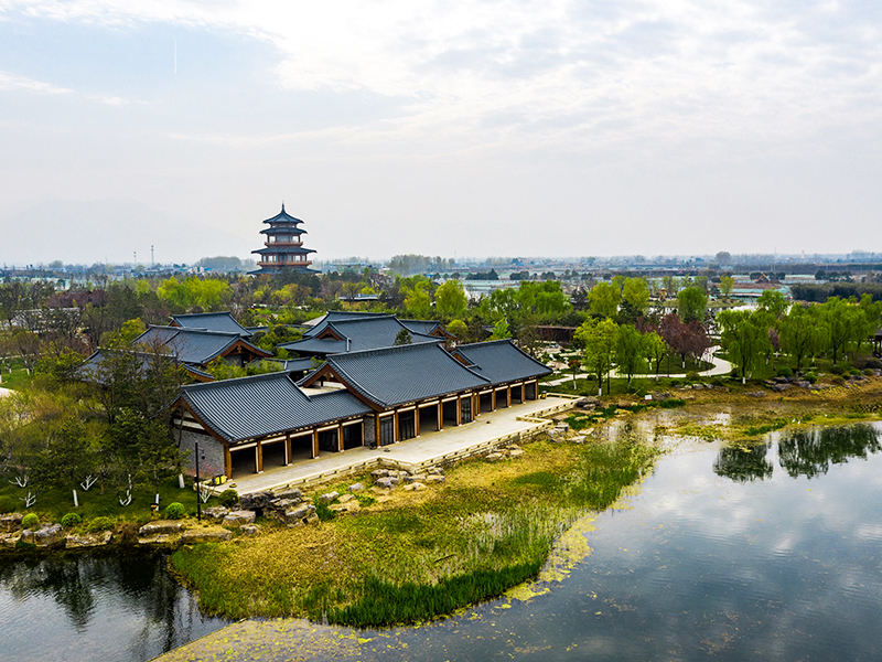 Holzkonstruktionsgebäude am Meibei-See in Xi'an