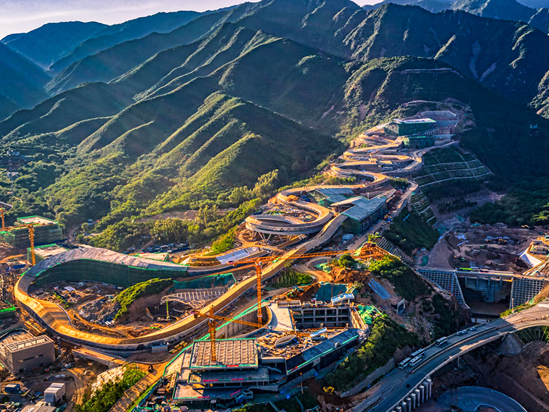 Hölzerner Sonnenschutz und Nebenarbeiten für das Rodelzentrum der Olympischen Winterspiele in Peking