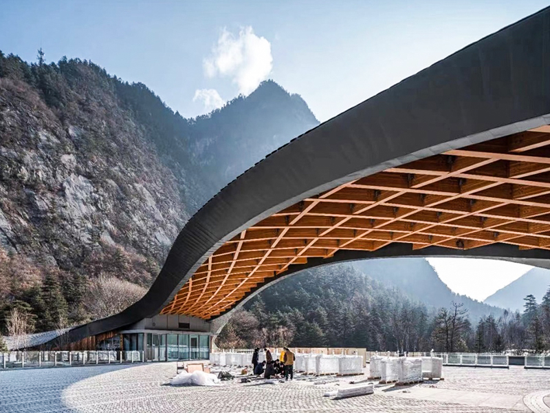 Serviceeinrichtungen für Holzkonstruktionen für Touristen in Jiuzhaigou